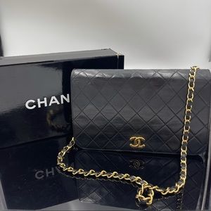Chanel Black Quilted Lambskin Leather Medium Classic Flap Full flap CC logo 24k